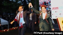 Türk medyasının genel seçim öncesi “abla kardeş” olarak nitelediği İYİ Parti lideri Meral Akşener ile İBB Başkanı Ekrem İmamoğlu arasındaki düelloda bugün üçüncü kez kozlar paylaşıldı.