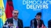 Prezidan Repiblik Dominiken Luis Abinader chita bo kote Prezidan Nepal (a dwat) Chandra Poudel pandan yon rankont USAID anba tem "Democracy Delivers" nan Nouyok, 20 Sept. 2023. 