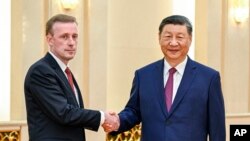 Nan foto sa a ke ajans nouvel Xinhua pataje ak lapres Prezidan Xi Jinping (a dwat) rankontre Konseye Nasyonal Sekirite Ameriken Jake Sullivan nan Peken, kapital Lachin, 29 Out, 2024. 