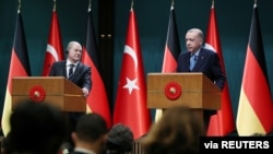 Cumhurbaşkanı Erdoğan'ın yarın Berlin’e yapacağı ziyaret, Türkiye’nin Almanya ve AB‘yle ilişkilerinin yeniden ivme kazanması ve iki ülke arasındaki ekonomik ilişkilerin geliştirilmesi bakımından önemli görülüyor. 