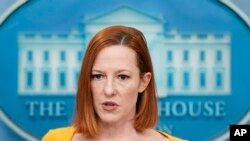 Sekrete de Pres Lamezonblanch la Jen Psaki pale pandan yon rankont ak la pres nan Lamezonblanch, Washington, Madi 15 Mas 2022. 