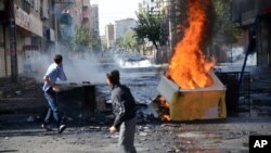 Reform paketi Ekim ayında yurt çapında yaşanan ve 50 kişinin hayatını kaybettiği protestolardan sonra düzenlendi.