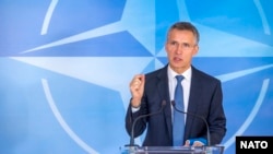 NATO Genel Sekreteri Jens Stoltenberg, savunma bakanlarının Türkiye'nin mülteci krizine ilişkin talebini ciddiyetle ele alacaklarını söyledi.
