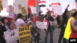 Los Angeles'taki Mısırlılar da kendi ülkelerindeki protesto eylemlerine destek veriyor