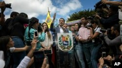 Tổng thống lâm thời tự xưng của Venezuela, Juan Guaido, phát biểu trước người ủng hộ ở Caracas, Venezuela, ngày 26 tháng 1, 2019.