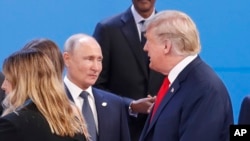 Tổng thống Nga Vladimir Putin và Tổng thống Mỹ Donald Trump thoáng gặp nhau tại Argentina ngày 30/11/2018.