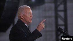 ABD Başkanı Joe Biden, imzaladığı başkanlık kararnamesiyle Rusya'nın yaptırımlardan kaçınmasını sağlayan mali kuruluşlara karşı Maliye Bakanlığı’na yetki verdi. 