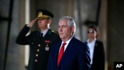 Rex Tillerson Mart ayı sonunda Türkiye'ye gelmiş, Anıtkabir'i de ziyaret etmişti