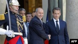 Fransa’da Cumhurbaşkanı Nicholas Sarkozy, asi liderlerden Mustafa Abdül Celil ile