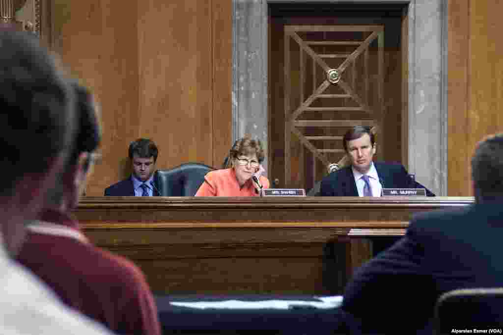 Senatör Jeanne Shaheen ve Chris Murphy